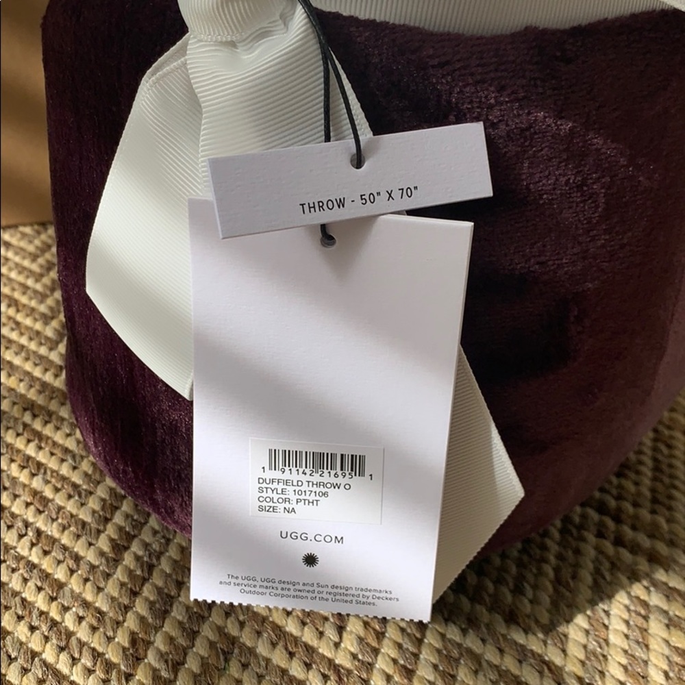 NWT UGG ❤️last one❤️Throw Blanket - Picture 4 of 8